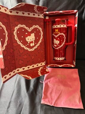 New Stanley 40oz Red Hello Kitty Lace Heart Box Dust Bag Straw Topper Straw